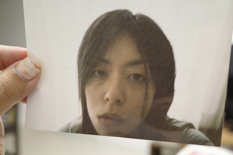 可愛くスマイルするべきだ – Try to smile